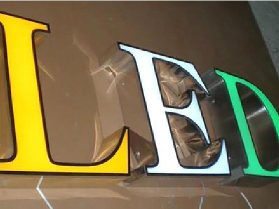 大英介绍LED招牌的基础知识。